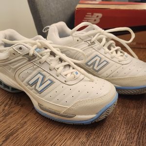 Womens new balance tennis shoes 6.5